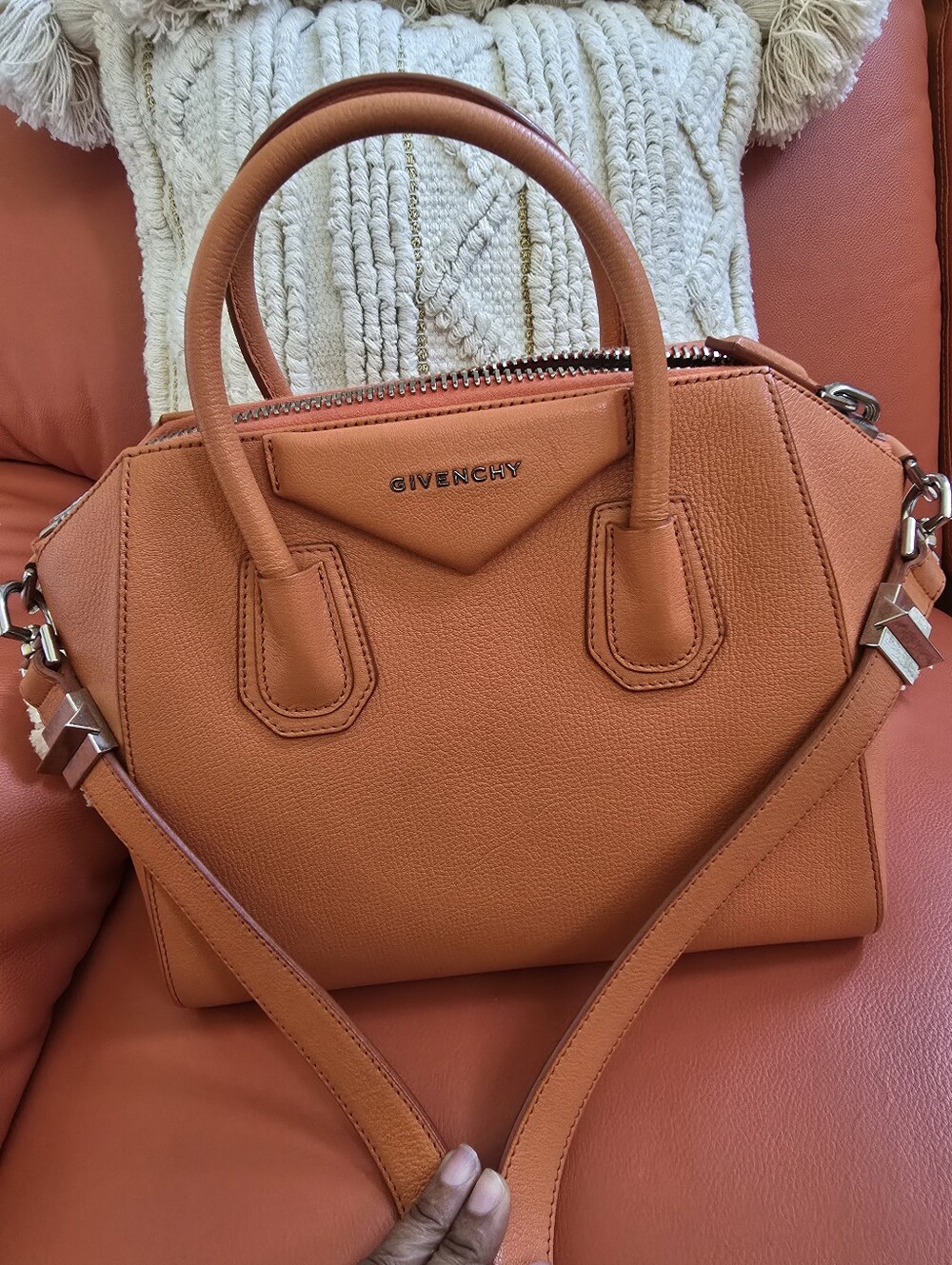Givenchy Orange  Antigona Shoulder Bag  Goatskin Leather. - Picture 8 of 16